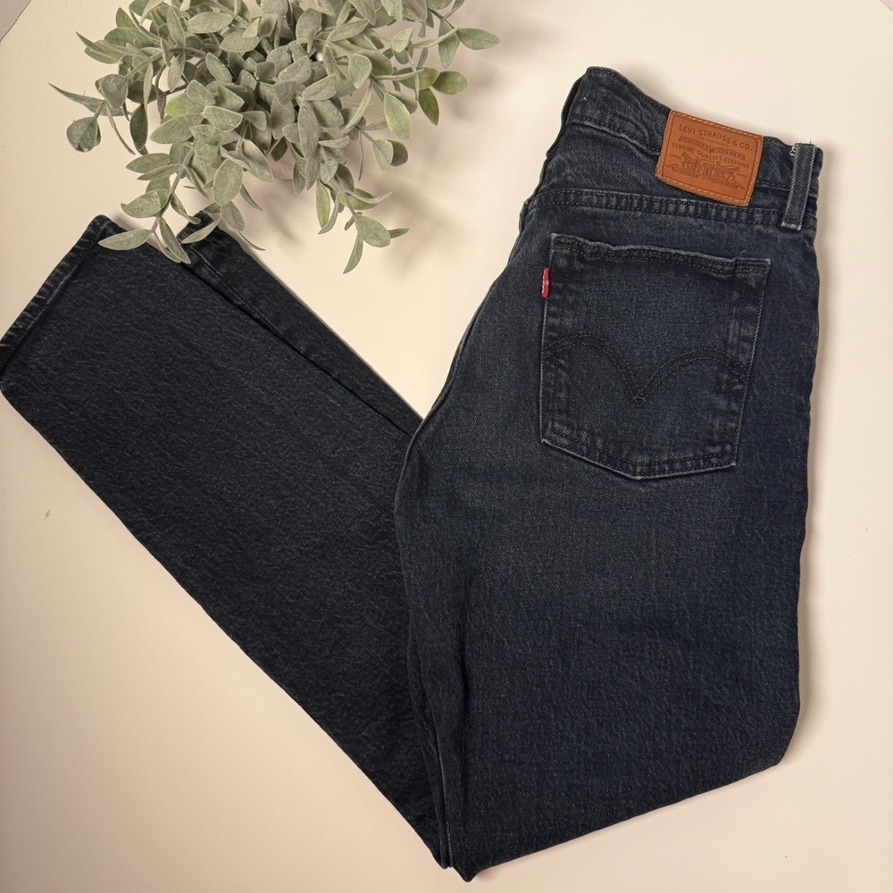 Levi's Wedgie Straight Leg Jeans in Leisure Time Tonight Size 27 Classic Denim - Picture 3 of 16